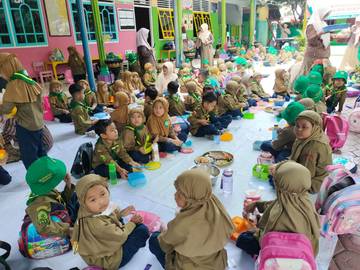 Festival Nasi Pecel oleh KB dan TK Aisyiyah Kota Madiun