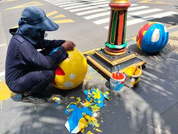Bollard Motif Buah Percantik Trotoar PSC Madiun Sambut Lebaran  