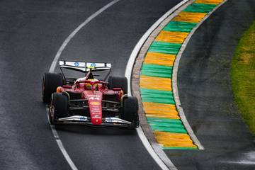 Hamilton: Mobil Terasa Berbeda Saat Hujan