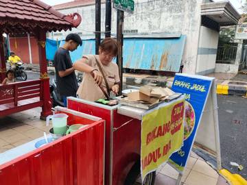 Bikang Jadul Ina Ramaikan Surga Kuliner Ramadan