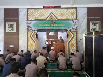 Polisi Ini Rutin Berikan Kultum Dhuhur Selama Ramadan di Polres magetan