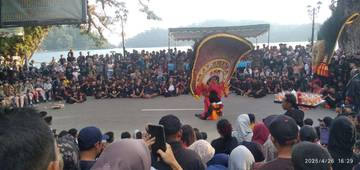 Telaga Ngebel Ponorogo, Manjakan Pengunjung dengan Kesenian Reog