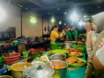 Warung Pecel Sor Talok Viral Di Ngawi, Banyak yang Rela Antre
