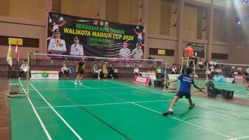 Ratusan Peserta Ikuti Kejuaraan Bulutangkis Walikota Madiun Cup
