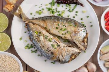 Tak Lengket dan Meletup, Simak Tips Menggoreng Ikan