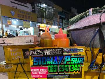 Siomay Keliling Legendaris 'Pak Sur' Punya Live Tiktok