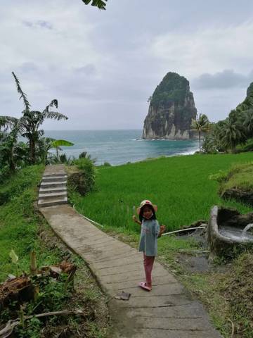 Menjelajah Pacitan, “Pacitan 70 Mile Sea Paradise”