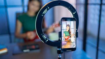 Ngejar Passion atau Gaji, Anak Muda Pilih Mana?