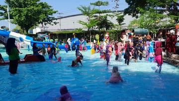 Outing Class Menyenangkan di Kolam Renang Sun City