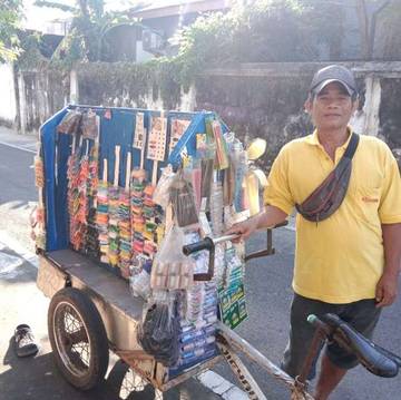 Pita-Pita Harapan di Atas Sepeda Tua: Perjuangan Kevin Hidupi Keluarga di Madiun