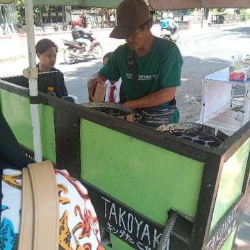 Takoyaki Jajanan khas Jepang ala Kaki Lima di Madiun
