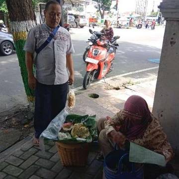Ketan Puli Bu Misinem Tetap Jadi Primadona Kuliner Jadul di Kota Madiun