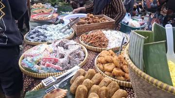 Kuliner Tradisional Ada di Pasar Jadul Sor Pinus Kendal Ngawi