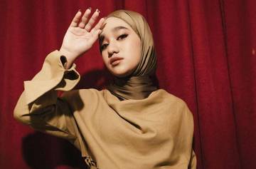 Totalitas Jatuh Cinta di Lagu "Cegil" Nabila Taqiyyah 