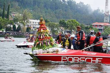 Labuhan Sarangan, Tradisi Adat yang Dongkrak Pariwisatadan Perekonomian Magetan