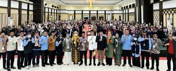 Senyum Bahagia Sambut Kedatangan Jemaah Haji Kloter 33