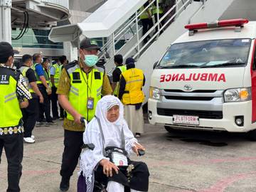 Penerbangan Terakhir Jemaah Haji Debarkasi Makassar Tiba di Makassar