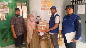 EMT Unismuh Makassar Batch I Serahkan Aset Medis