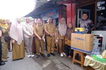 Peningkatan Ekonomi Masyarakat, Pemkab Gowa Serahkan Bantuan Peralatan