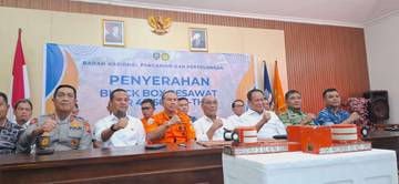 Basarnas Serahkan Black Box ATR 42-500 ke KNKT