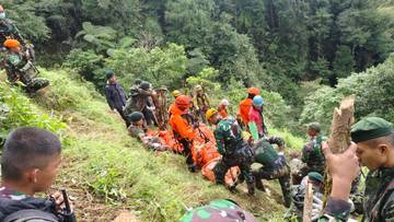 Tim SAR Kembali Temukan Body Part Korban ATR 42-500