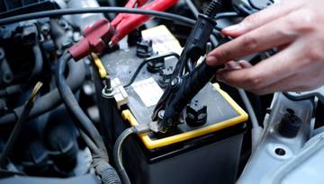 Tips Merawat Aki Mobil Agar Tahan Lama