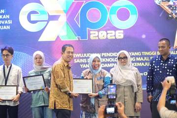 Unismuh Makassar Sabet Dua Penghargaan di Expo LLDIKTI