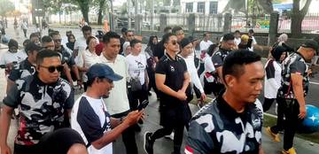 Kaesang Lepas Jalan Sehat PSI di Pantai Losari