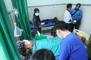 Seluruh Korban Kapal Nelayan Terbakar Ditangani di RSAL