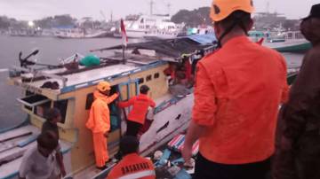 Kapal Nelayan Terbakar di Paotere, Sembilan Orang Terluka