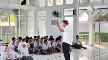 KPU Makassar Gali Demokrasi Lewat Program Mengajar