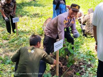 HIPMI Parepare Tanam 100 Bibit Kopi di Bacukki Parepare