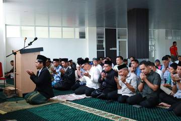 Jumat Perdana, Musallah Gedung Ammatoa Bulukumba Dipadati Jamaah