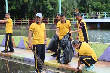 Polres Maros Bersih-Bersih PTB Dukung Program Nasional