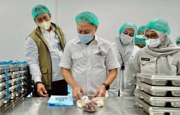 Cerita Zulkifli Hasan Lihat Menu Makanan MBG Siswa