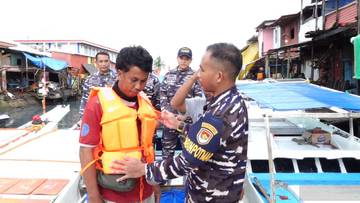 Kodaeral VI Sosialisasi Keselamatan pada Nelayan Pelabuhan Paotere 