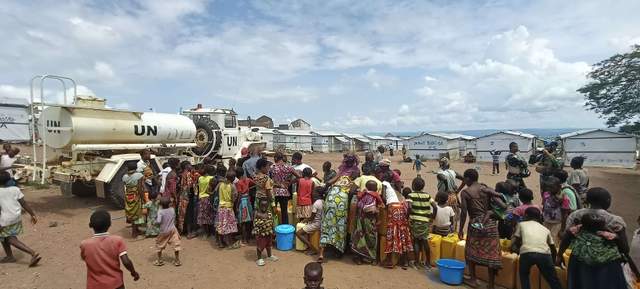 Yonif 412 Indo RDB XXXIX-G Distribusikan Air Bersih di Kongo