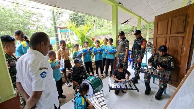 Asah Keterampilan Siswa, Dukung Pembelajaran Drumband di Tobu