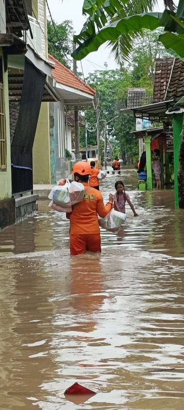 Banjir Tahun Baru, Pemkot Pasuruan Salurkan Bantuan Logistik