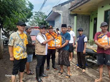 Bantuan Korban Banjr di Dusun Rujak Gadung Karangketug Disalurkan