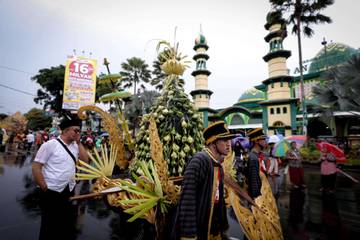 Pemkot Batu Gelar Grebeg Ketupat Syawal 1446 H 