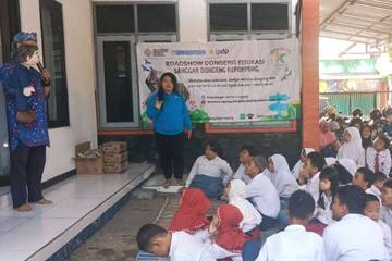 Sanggar Dongeng Kepompong Nusantara Hibur 70 Pelajar SLB Turen