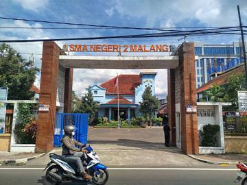 BRI Bangun Gerbang SMAN 2 Malang Lewat CSR