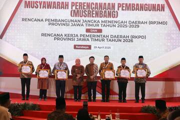 Pemkot Pasuruan Raih Pembangunan Daerah Terbaik Kedua se- Jawa Timur