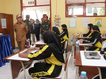 Wali Kota Pasuruan Tinjau Program Makan Bergizi Gratis