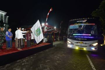 Bupati Rusdi Berangkatkan 917 Jamaah Pergi Haji 