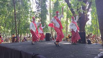 Jowo Line Dance Mbekso Bareng di Hutan Malabar
