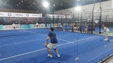Warga Malang Ramaikan Tren Olahraga Padel