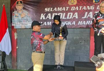 Aiptu Irma Juara Lomba Menembak Kapolda Jatim Cup