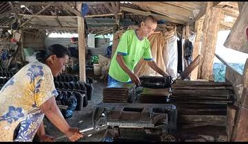 Pengrajin Genteng Tradisional Malang Kian Langka